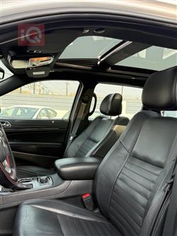 جیپ گراند شیرۆکی